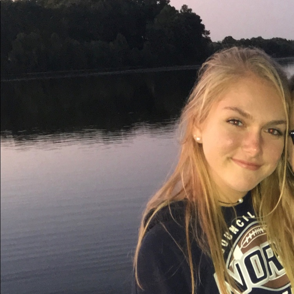 Meet your Posher, Alyssa